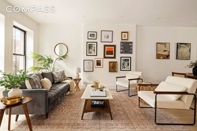 Welcome to this beautifully reimagined 1915 townhouse a fully - photo 2