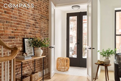 Welcome to this beautifully reimagined 1915 townhouse a fully - photo 6