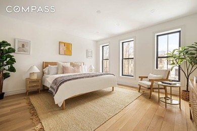 Welcome to this beautifully reimagined 1915 townhouse a fully - photo 7