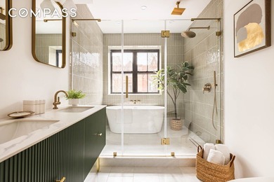 Welcome to this beautifully reimagined 1915 townhouse a fully - photo 8