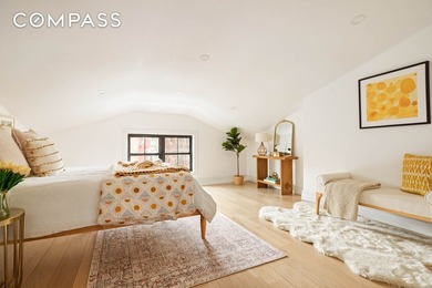 Welcome to this beautifully reimagined 1915 townhouse a fully - photo 10