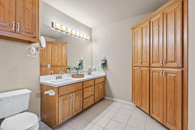 Escape to your own Lake Texoma paradise!
Nestled in a beautiful