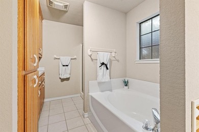 Escape to your own Lake Texoma paradise!
Nestled in a beautiful