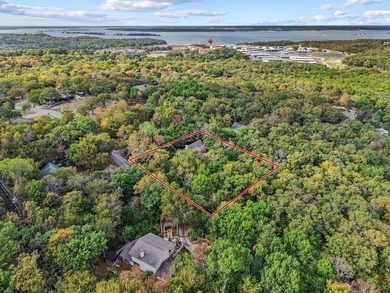 Escape to your own Lake Texoma paradise!
Nestled in a beautiful