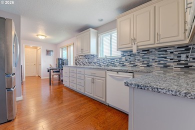 Valley views, low energy costs, and a beautifully updated - photo 10