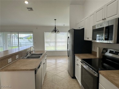 Renovated 3 bedrooms plus den, 2 bath, 2 car garage with new - photo 12