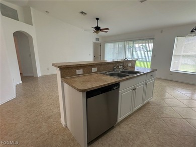 Renovated 3 bedrooms plus den, 2 bath, 2 car garage with new - photo 14