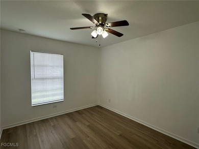 Renovated 3 bedrooms plus den, 2 bath, 2 car garage with new - photo 20