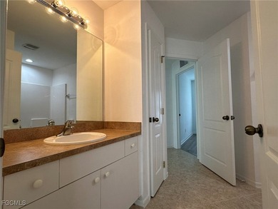 Renovated 3 bedrooms plus den, 2 bath, 2 car garage with new - photo 23