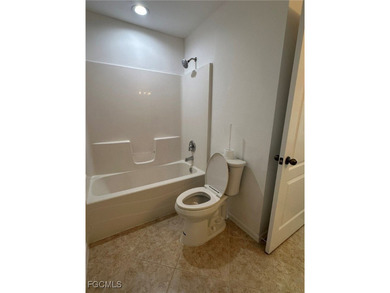 Renovated 3 bedrooms plus den, 2 bath, 2 car garage with new - photo 25