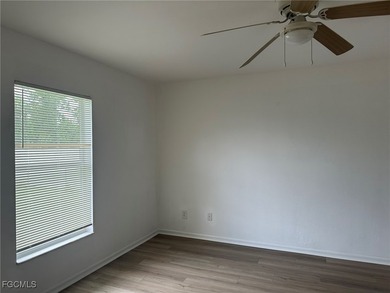 Renovated 3 bedrooms plus den, 2 bath, 2 car garage with new - photo 27