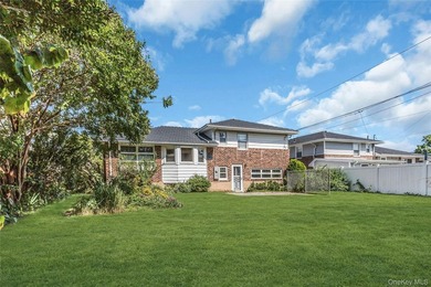Classic split-level home offering approximately 1800 square feet - photo 27