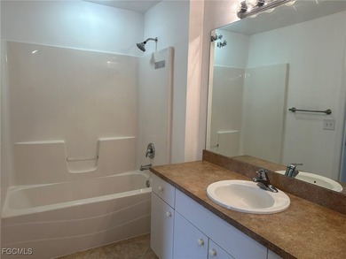 Renovated 3 bedrooms plus den, 2 bath, 2 car garage with new - photo 30