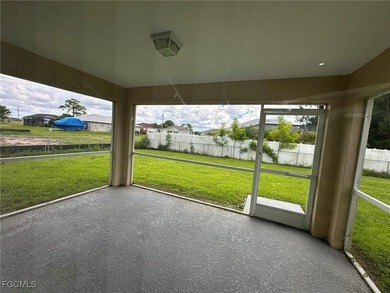 Renovated 3 bedrooms plus den, 2 bath, 2 car garage with new - photo 35