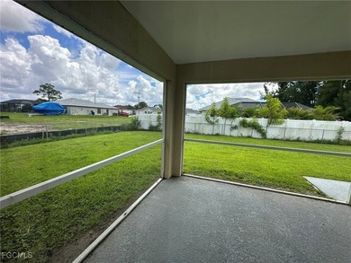 Renovated 3 bedrooms plus den, 2 bath, 2 car garage with new - photo 38