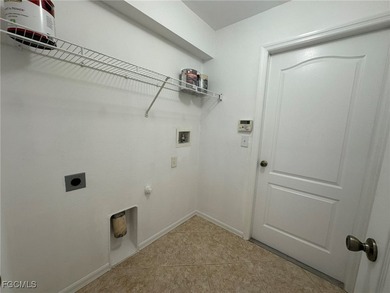 Renovated 3 bedrooms plus den, 2 bath, 2 car garage with new - photo 39