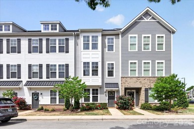 Welcome to 334 Armour Street, a beautifully designed townhome - photo 2