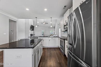 OVER HALF AN ACRE, SCREENED PORCH, AND A LOFT! What if the life - photo 8