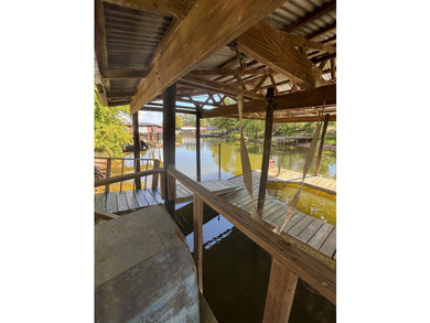 Toledo Bend Lake Getaway! This 3 bedroom, 2 bath home in - photo 11