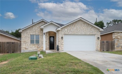 Lake Home For Sale in Canyon Lake, Texas