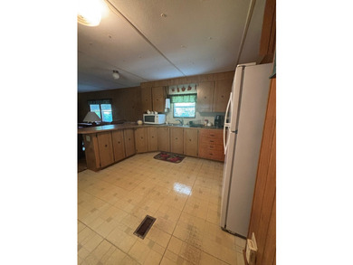 Toledo Bend Lake Getaway! This 3 bedroom, 2 bath home in - photo 32