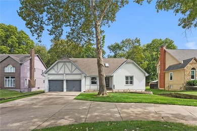 Lakewood Lakes Home For Sale in Lees Summit Missouri