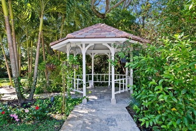 Welcome to this breathtaking 5-bedroom, 3.5-bath estate in the - photo 46