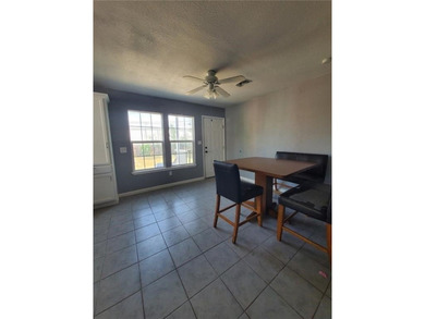 SHORT SALE OPPORTUNITY! This 3-bedroom, 2-bath home offers 1,088 - photo 3