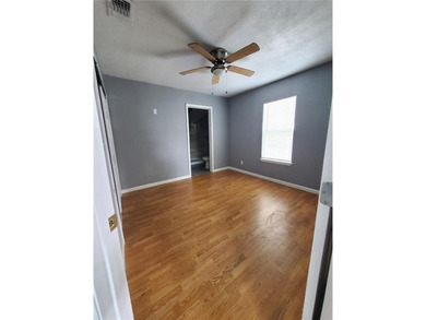 SHORT SALE OPPORTUNITY! This 3-bedroom, 2-bath home offers 1,088 - photo 4
