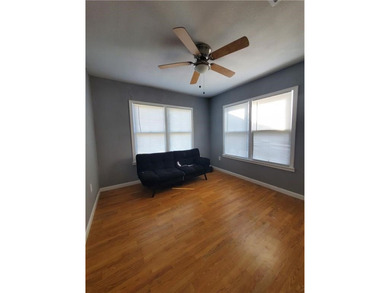 SHORT SALE OPPORTUNITY! This 3-bedroom, 2-bath home offers 1,088 - photo 6