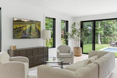 Profiting from water views and easy beach access in Sag Harbor - photo 6