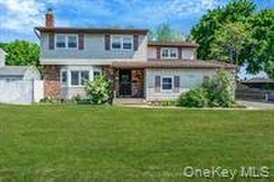 Lovely Colonial Featuring Entrance Hall, Spacious Family Room - photo 1