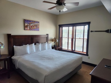 Updated 2 bedroom, 1 bathroom Chase on the Lake Condo. Being - photo 12