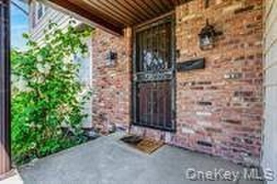 Lovely Colonial Featuring Entrance Hall, Spacious Family Room - photo 3