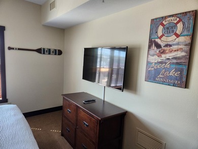 Updated 2 bedroom, 1 bathroom Chase on the Lake Condo. Being - photo 13