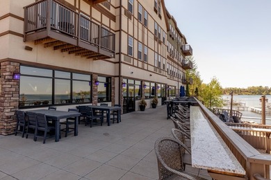 Updated 2 bedroom, 1 bathroom Chase on the Lake Condo. Being - photo 28