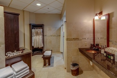 Updated 2 bedroom, 1 bathroom Chase on the Lake Condo. Being - photo 34