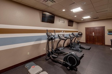 Updated 2 bedroom, 1 bathroom Chase on the Lake Condo. Being - photo 39