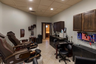Updated 2 bedroom, 1 bathroom Chase on the Lake Condo. Being - photo 43
