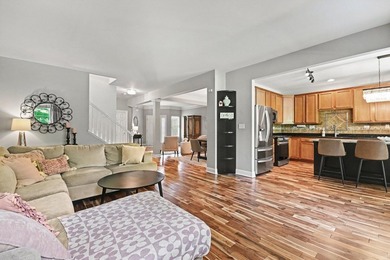 STUNNING BOWES CREEK COUNTRY CLUB TOWNHOME WITH NO EXPENSE - photo 8