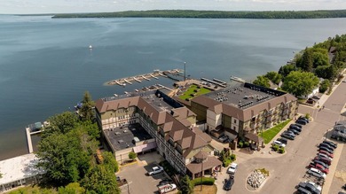 Updated 2 bedroom, 1 bathroom Chase on the Lake Condo. Being - photo 48