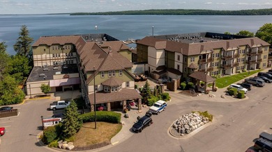 Updated 2 bedroom, 1 bathroom Chase on the Lake Condo. Being - photo 49