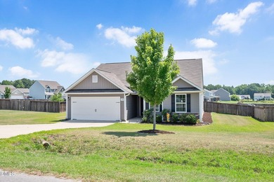 Welcome home to this beautifully maintained ranch in the heart - photo 4