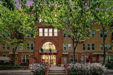 Live in the center of it all, just one block off Washington - photo 2