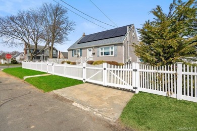 Welcome to this beautiful 3 bedroom home in Lindenhurst. Updated - photo 2