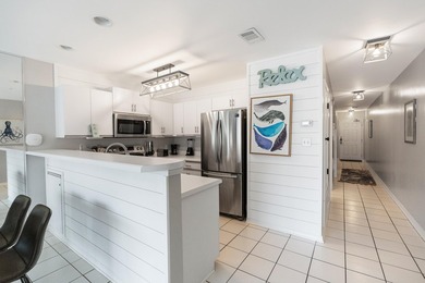 Enjoy coastal charm in this beautifully decorated 1 bed, 1.5 - photo 2