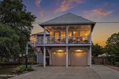 Beautifully appointed coastal home on a rare double lot with - photo 3