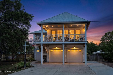 Beautifully appointed coastal home on a rare double lot with - photo 4