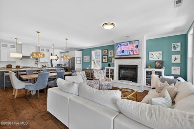 Beautifully appointed coastal home on a rare double lot with - photo 8