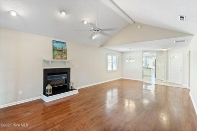 Welcome to this beautifully maintained three-bedroom - photo 14